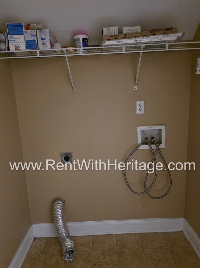 Building Photo - Gorgeous 5bd /3.5 bath Home/ Upgrades Galore/ Attention to Detail/ Great Location