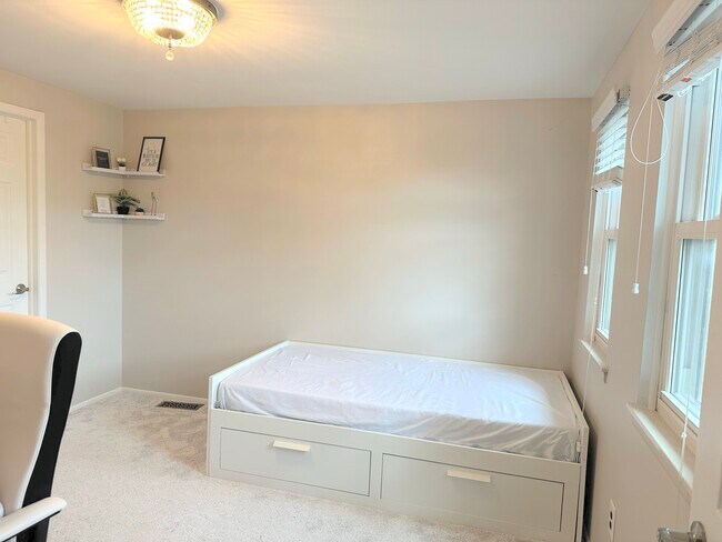 Building Photo - 3045 Moon Lake Dr