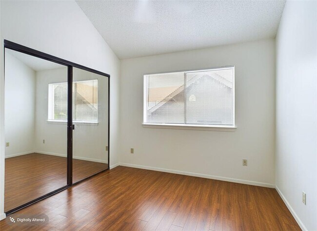 Building Photo - 908 Poplar St