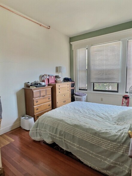 Building Photo - 39 Garrison Rd