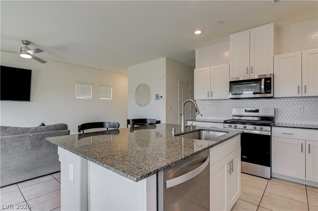 Building Photo - 386 Larksong Ave