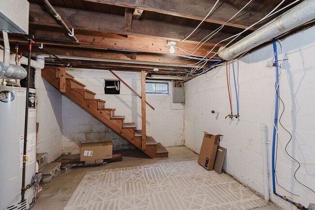 Building Photo - 6194 Evanston Ave