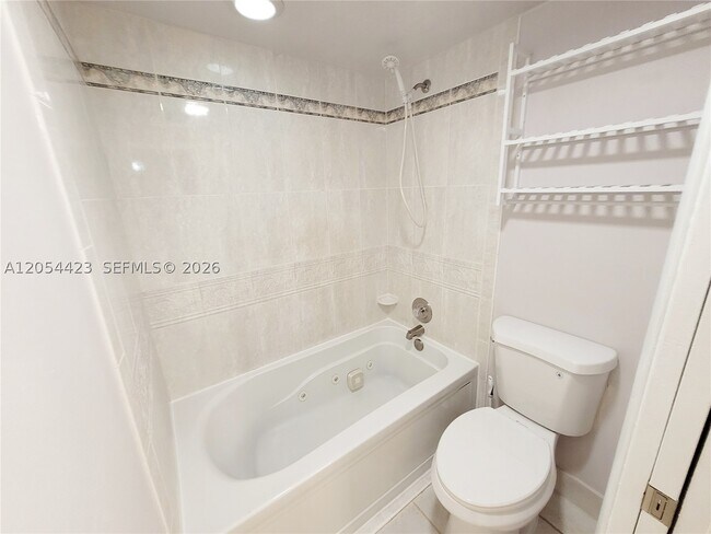 Building Photo - 7523 Greenlake Dr