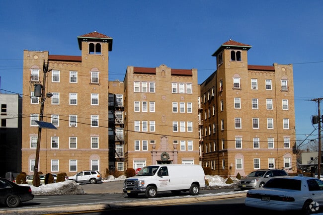 Building Photo - Ponce De Leon