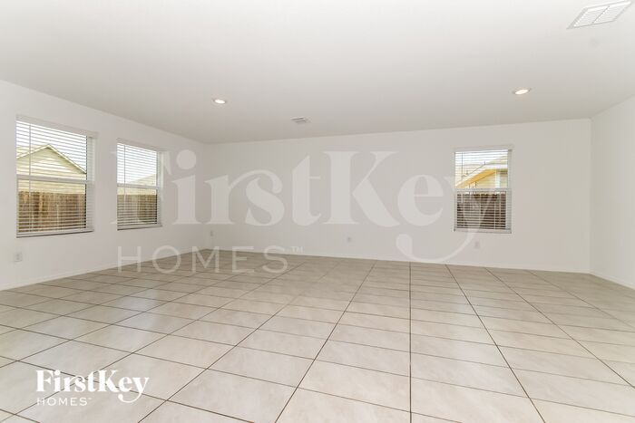 Building Photo - 5430 Bristle Leaf Dr