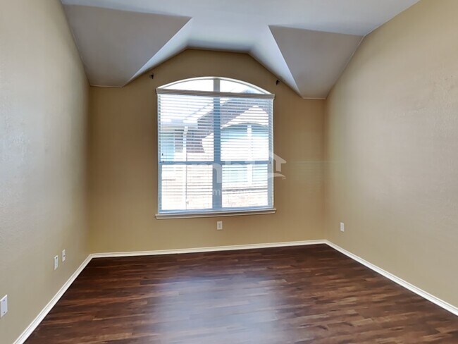 Building Photo - 9613 Glenshee Dr