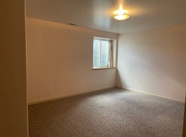 Building Photo - Bauer Rentals - 245 N. DAVIS ST