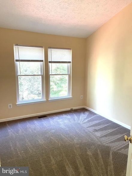 Building Photo - 27 Beacon Hill Way
