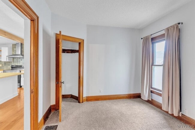 Building Photo - 260 Baynes St