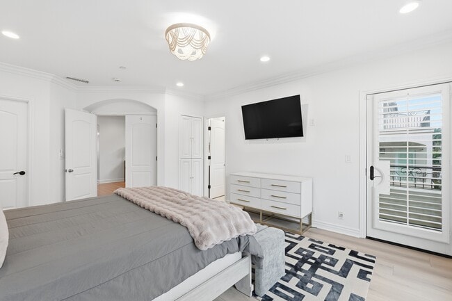 Building Photo - 424 N Broadway