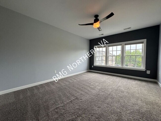 Building Photo - 10673 General Kirkland Dr