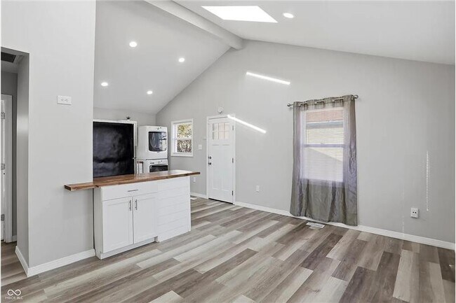 Building Photo - 1518 N Chester Ave