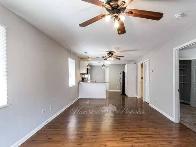 Building Photo - Updated 3 Bedroom / 2 Bath Home on Lamont
