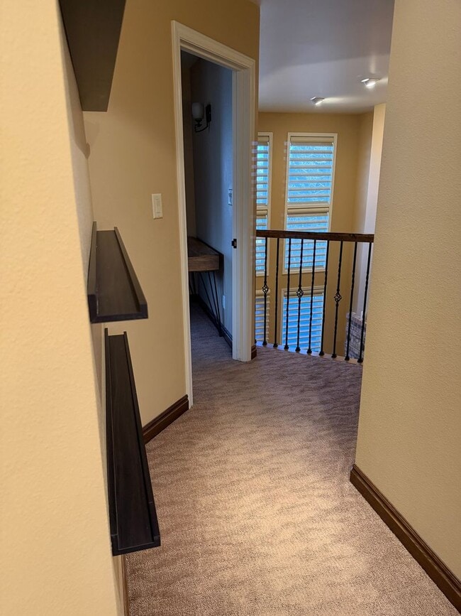 Building Photo - 2 bedroom Golf course Condo