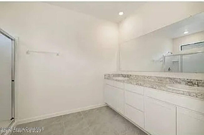 Building Photo - 463 Old Country Rd S E