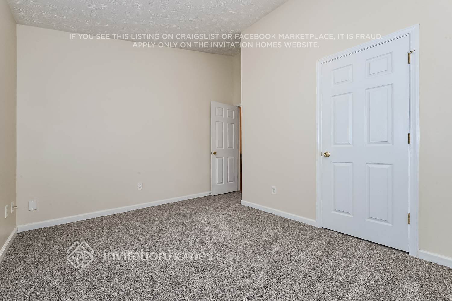Building Photo - 390 Cambridge Way