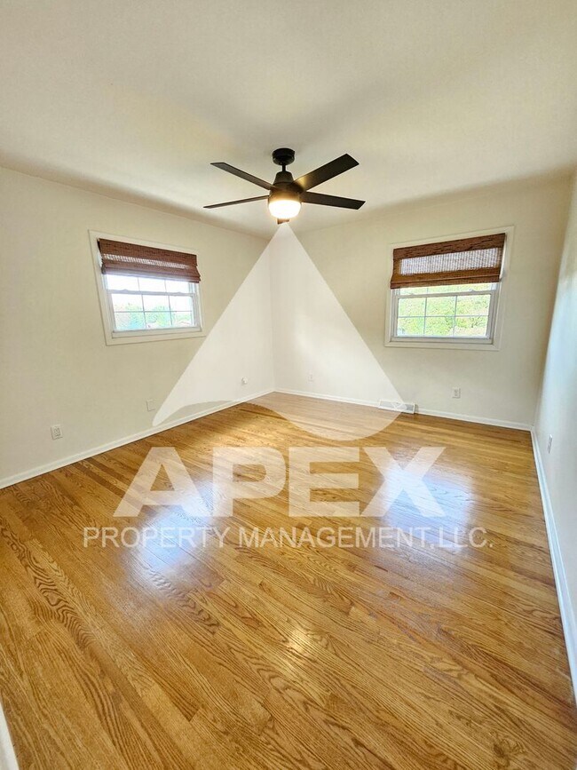 Building Photo - Renovated & Stunning - Single level Brick ...