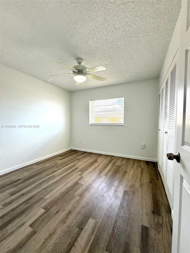 Building Photo - 1460 W 41st St