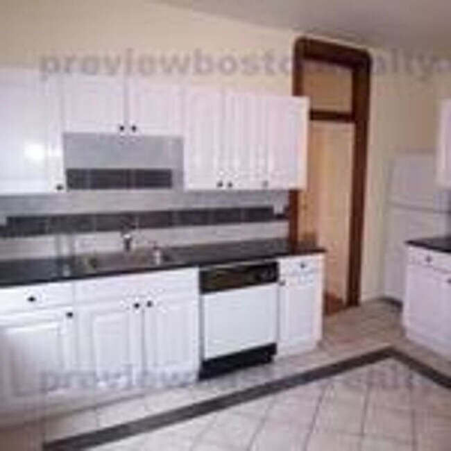 Building Photo - NIce 3 bed in allston