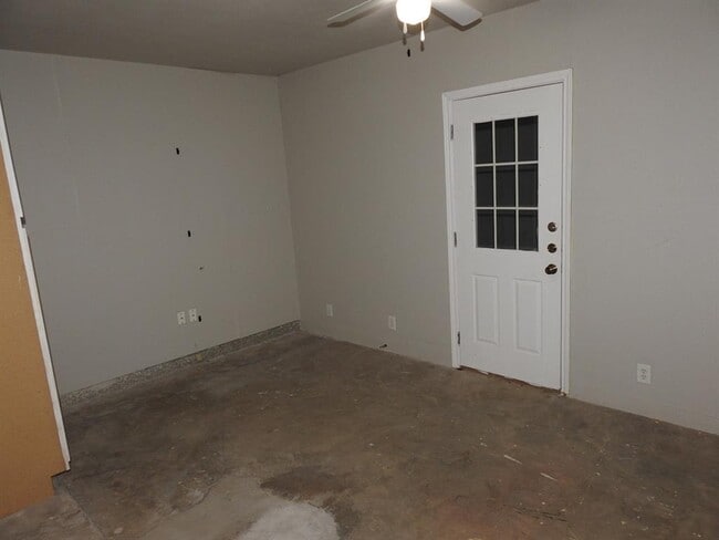 Building Photo - 440 Zebra Dr