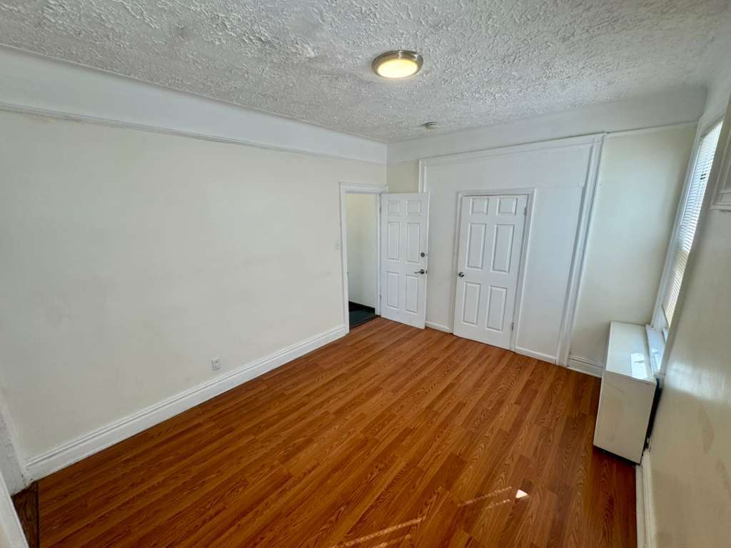 Building Photo - 725 Garfield Ave