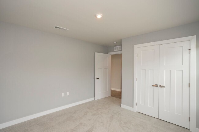 Building Photo - 711 Cottage Dr