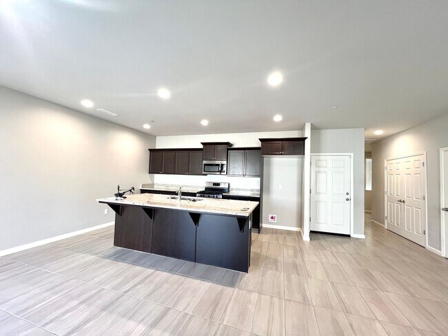 Building Photo - Charming 3 bedroom, 2 Bath Home