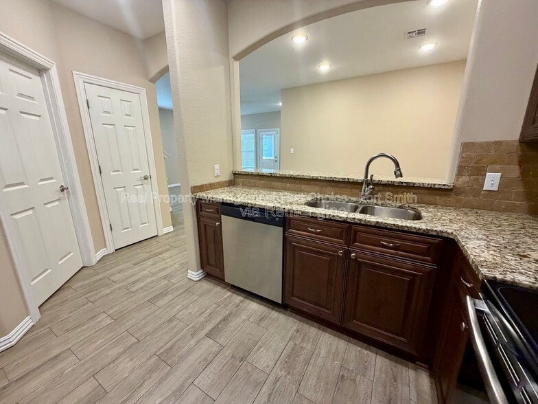 Building Photo - 6605 Leightyn Ln