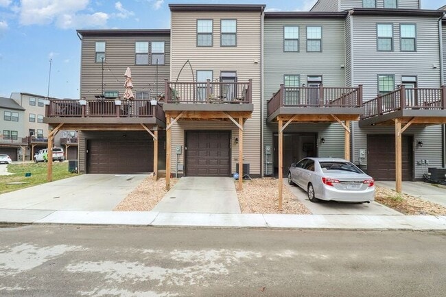 Building Photo - 2042 Track Cir