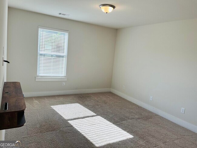 Building Photo - 371 Crestbrook Ln