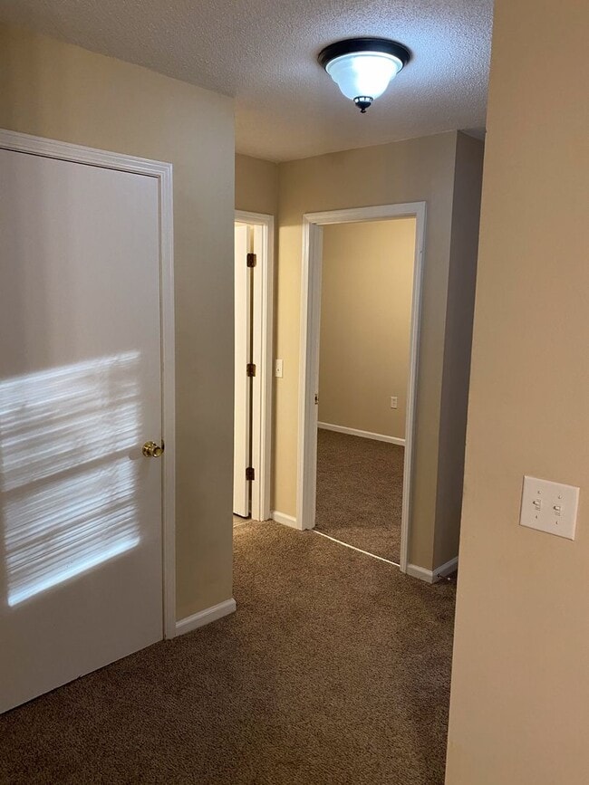 Building Photo - 220 Vickery Dr