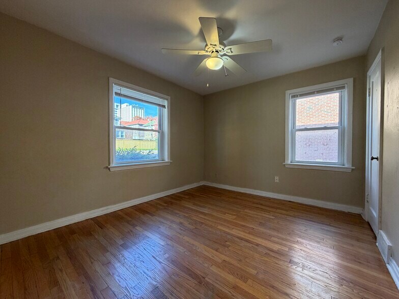 Building Photo - 420 S Hanley Rd