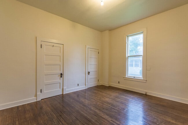 Main level back bedroom - 715 E 10th St