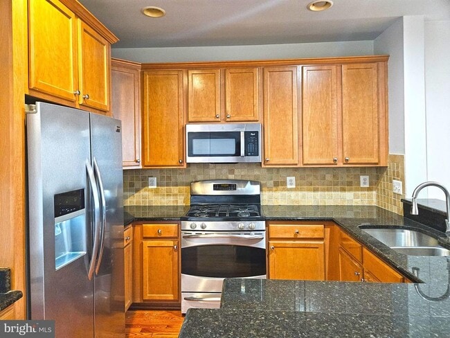 Building Photo - 12 S Regester St