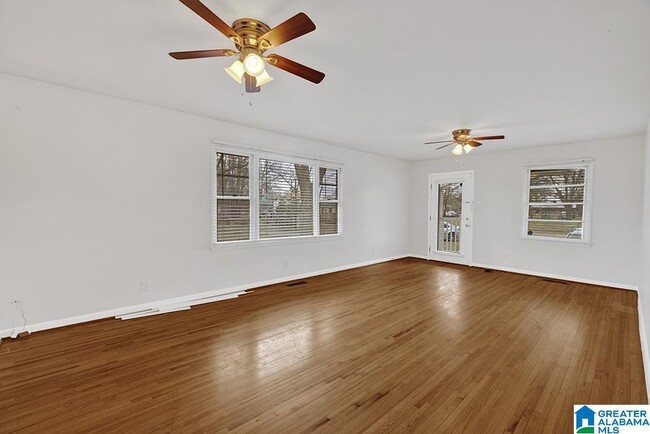 Building Photo - 126 E Jones Ct