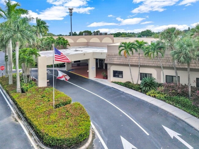 Building Photo - 453 Lakeview Dr