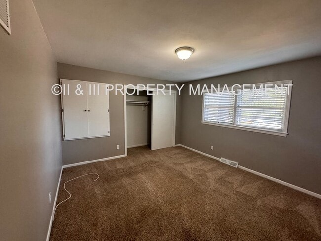 Building Photo - 9508 Outlook Dr