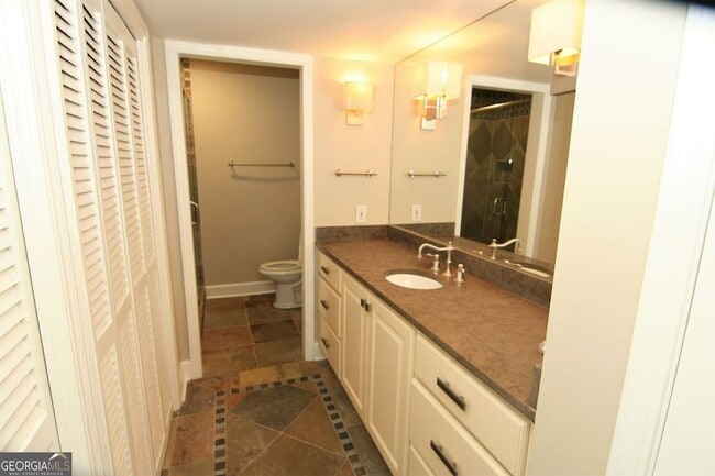 Building Photo - 82 Montre Square NW