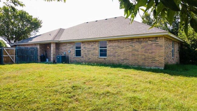Building Photo - 1404 Chips Dr