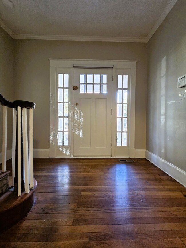 Building Photo - Renovated stately brick home in Forest Hil...