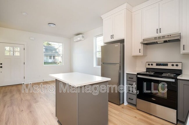 Building Photo - 12096 SE Market St