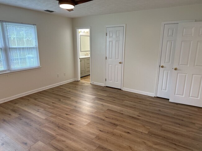 Building Photo - 112 Teal Lake Dr