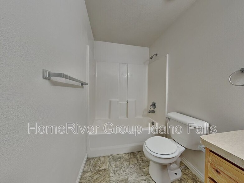 Building Photo - 3693 Deloy Dr