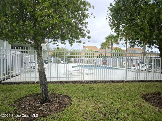 Building Photo - 3325 Sedge Dr