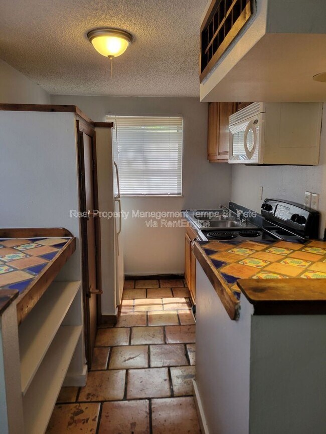 Building Photo - 643 Wisteria Ct