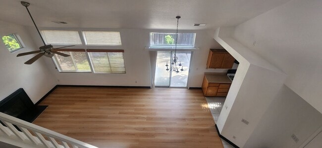 Building Photo - 3 Bedroom Home in Quaint Gated Community in Elk Grove