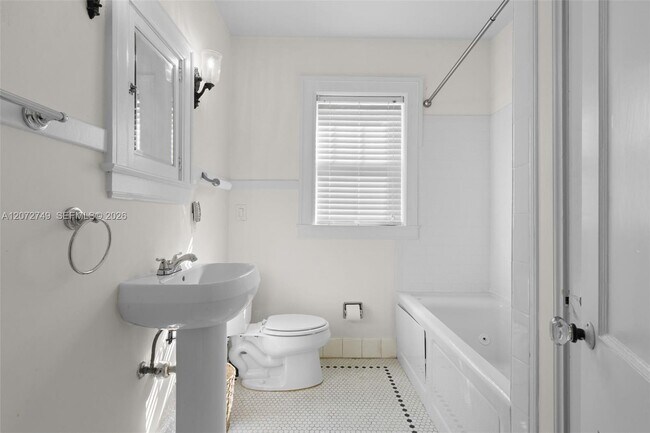 Building Photo - 2521 Inagua Ave