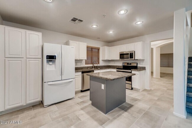 Building Photo - 10310 E Le Marche Dr