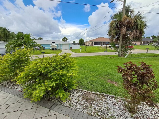 Building Photo - 213 Hightower Ave S