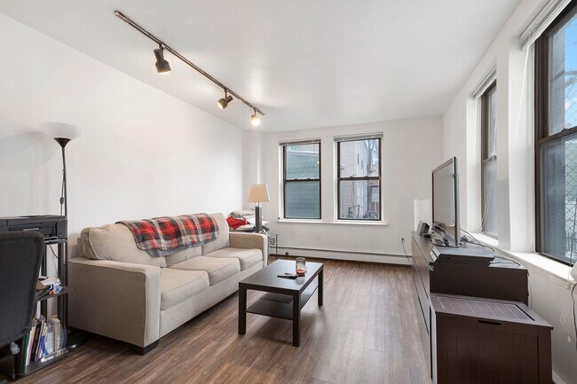 Building Photo - 2787 John F. Kennedy Blvd